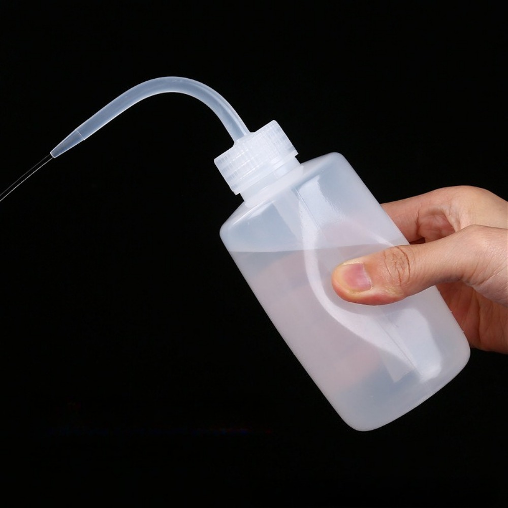 Gardening Tools Sharp - 1/3 Curved Sharp‑nozzle Squeeze Water Bottle